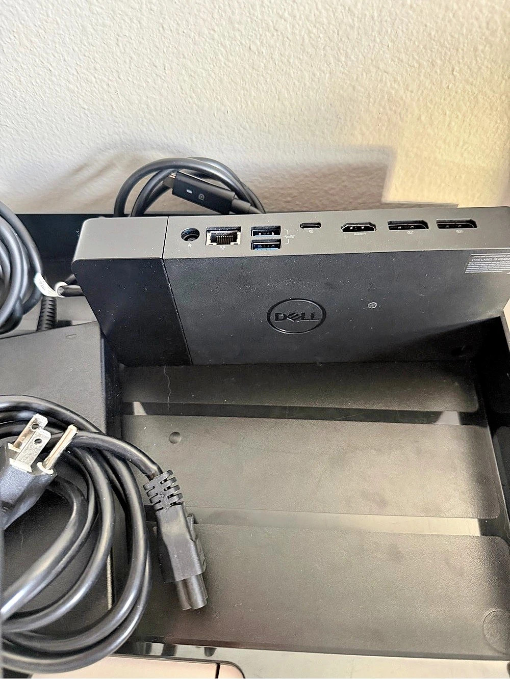 Dell USB-C Docking Station WD19 USB-C Docking Station with Cables - used remote